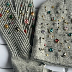 GEM & JUNK BEAINE HAT WITH MATCHING SOCKS